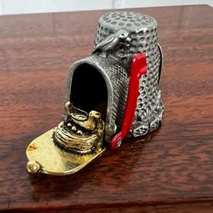 Vintage Pewter Nicholas Gish Signed Thimble U.S MAIL box Little Birdie Rare